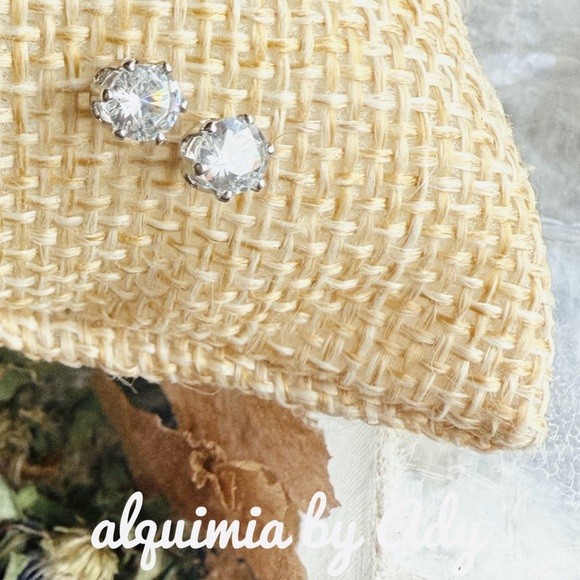 JEWELD DIAMOND STYLE TINY STUDS - Picture 1 of 1